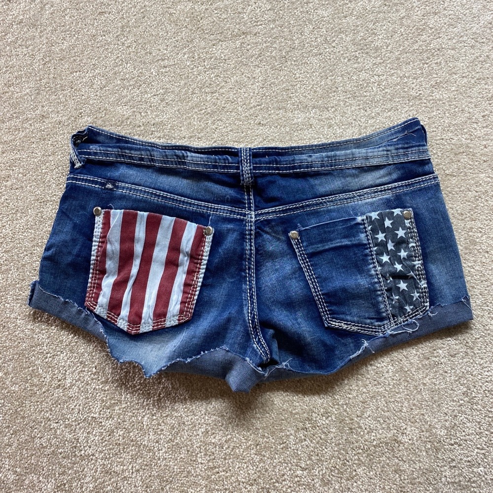 Almost Famous Women's Denim Shorts Size 9 Distressed Star Print - Picture 7 of 9